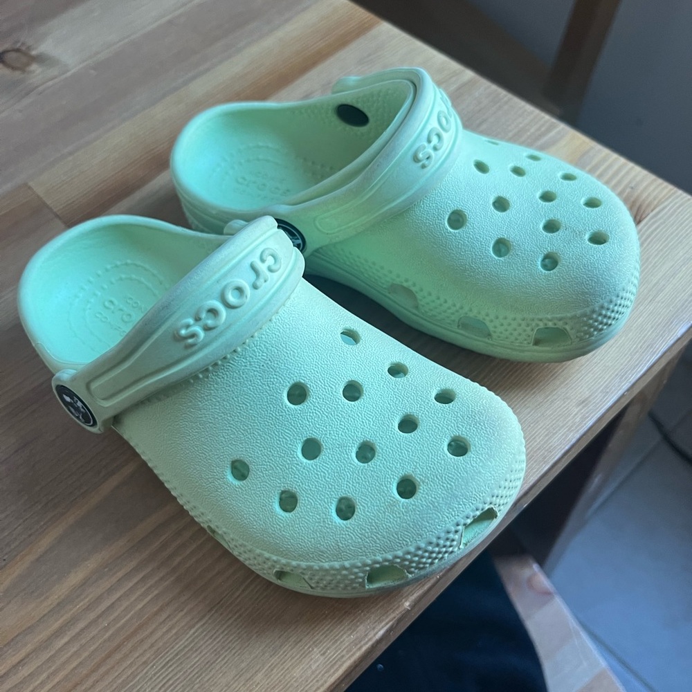 Used toodler crocs